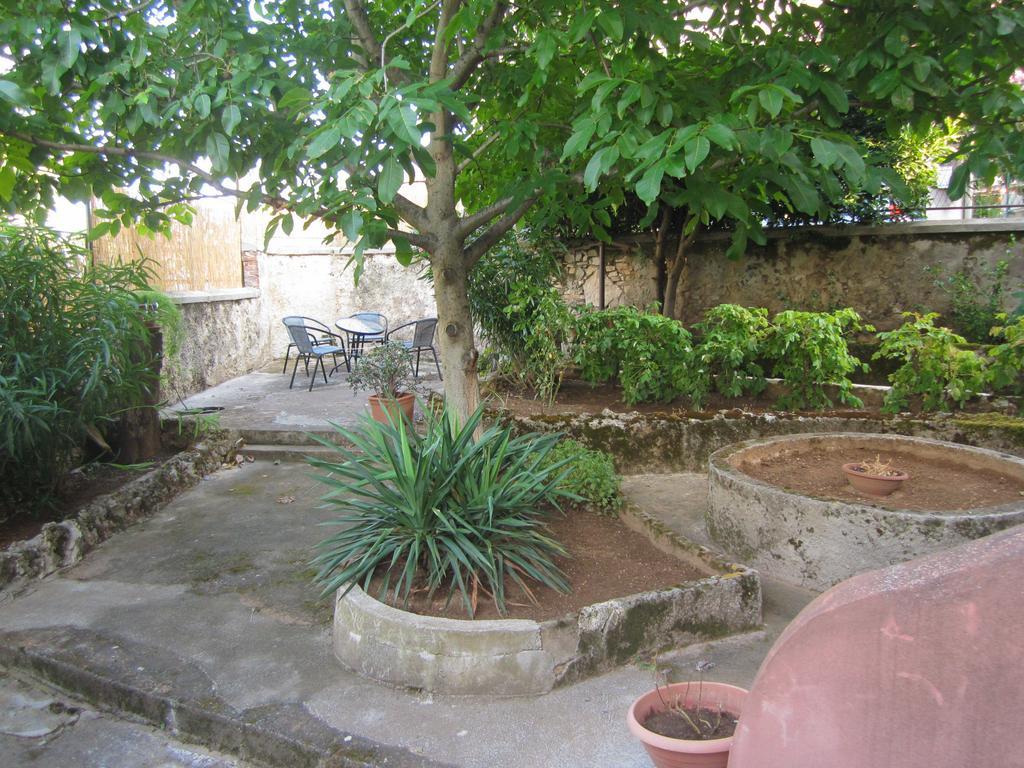 Guest House Ilona Pula Exterior photo