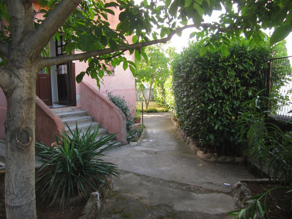 Guest House Ilona Pula Exterior photo