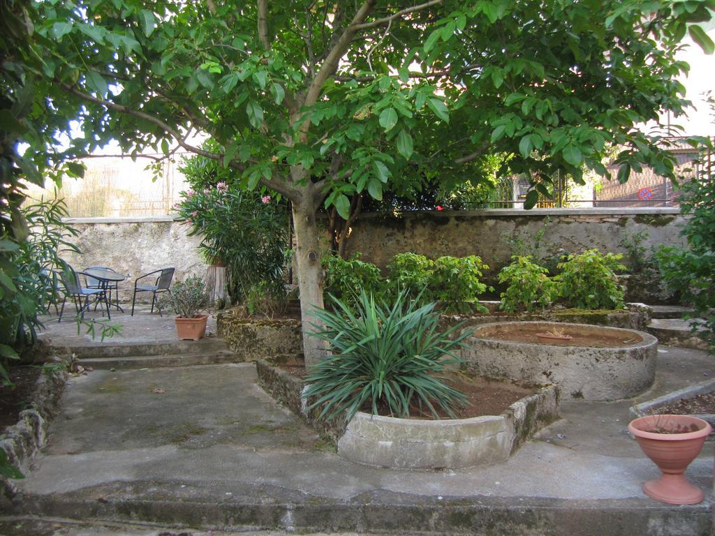 Guest House Ilona Pula Exterior photo