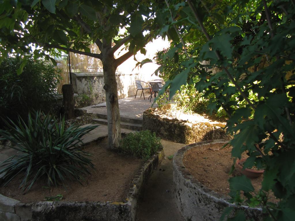 Guest House Ilona Pula Exterior photo